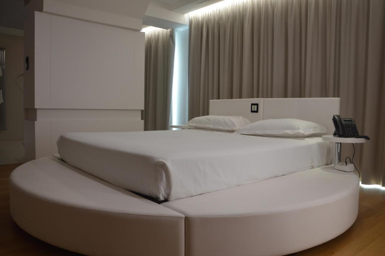 Suite Testani โฟรซีโนเน ภายนอก รูปภาพ